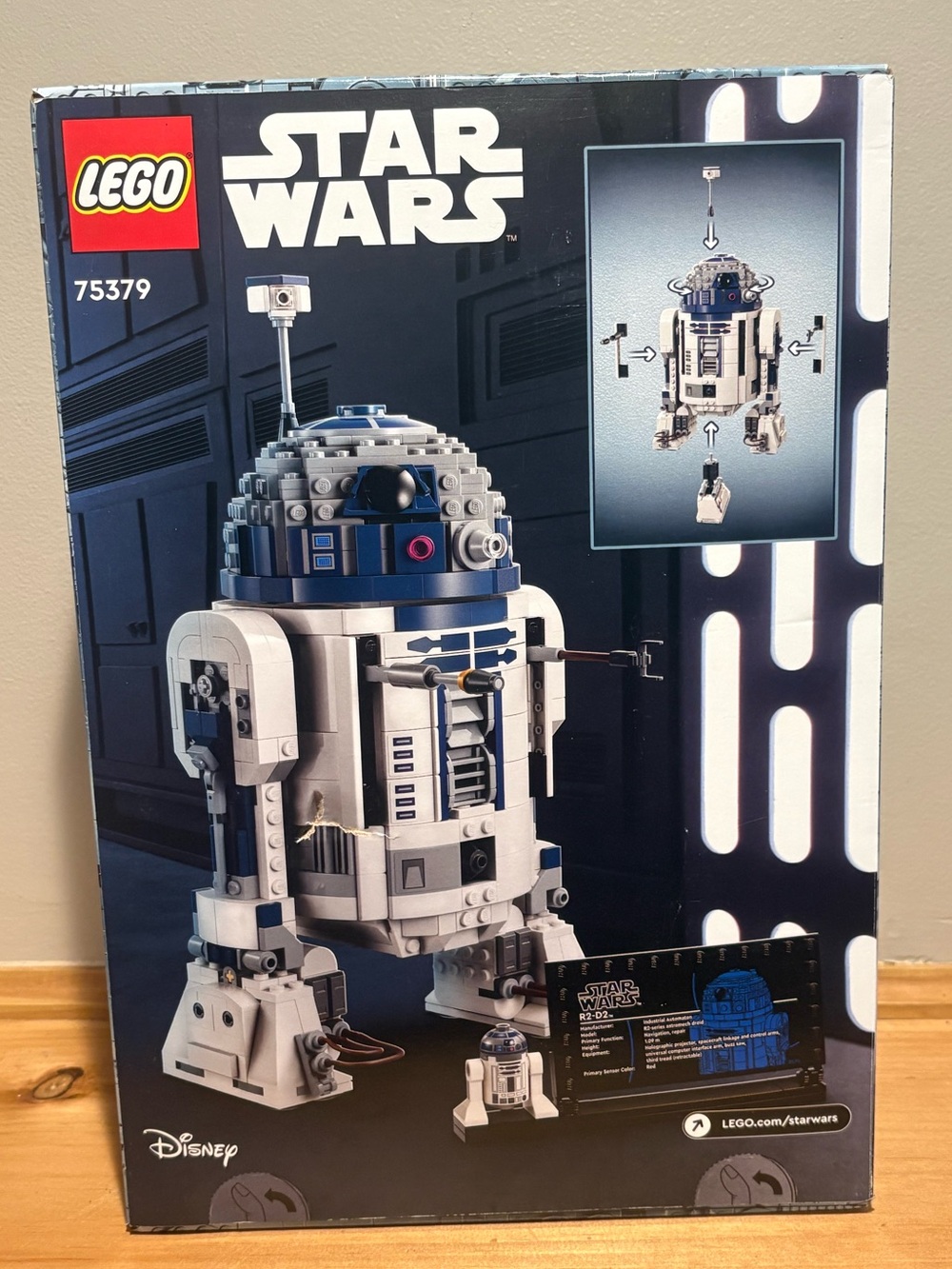 LEGO Star Wars R2-D2 75379 - Picture 5 of 7